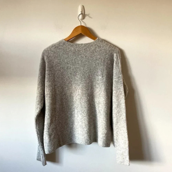 Banana Republic Wool Blend Soft  Knit Crew Sweater Grey Size Medium - Picture 4 of 6